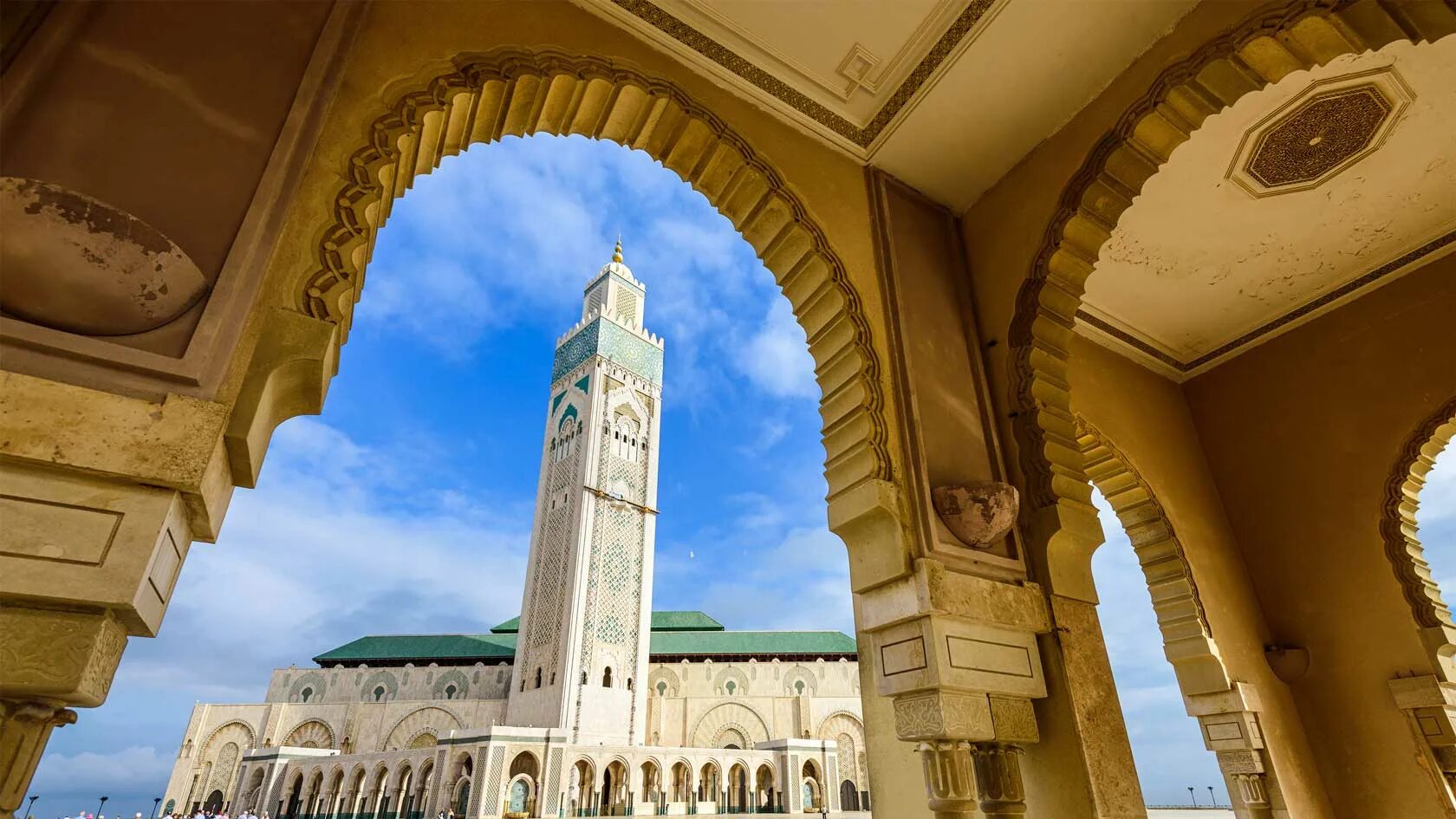 Город касабланка. Мечеть Хасана II Марокко. Касабланка (Марокко). Мечеть Хасана в Рабате Марокко. Мечеть Хассана II В Касабланке.