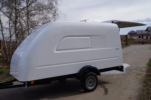 Прицеп с пластиковой крышкой для легкового автомобиля