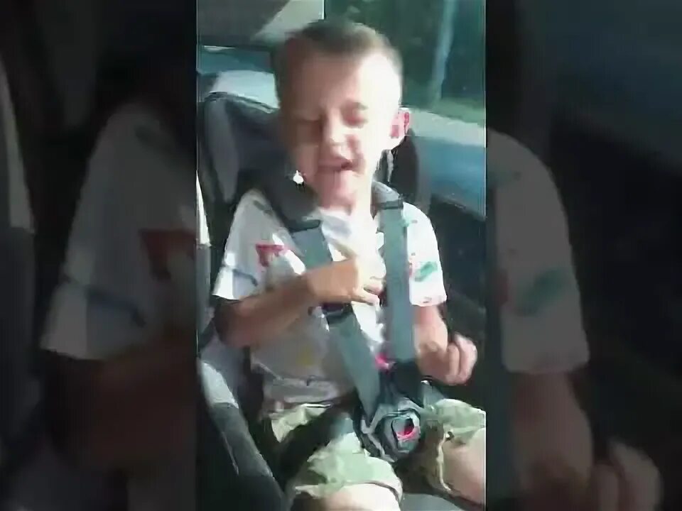 Мальчик поет. Мемный мальчик поет tenge. Шаман с мальчиком поют. Шаман с мальчиком поют. Пацан который пел на сцене и смеялся.