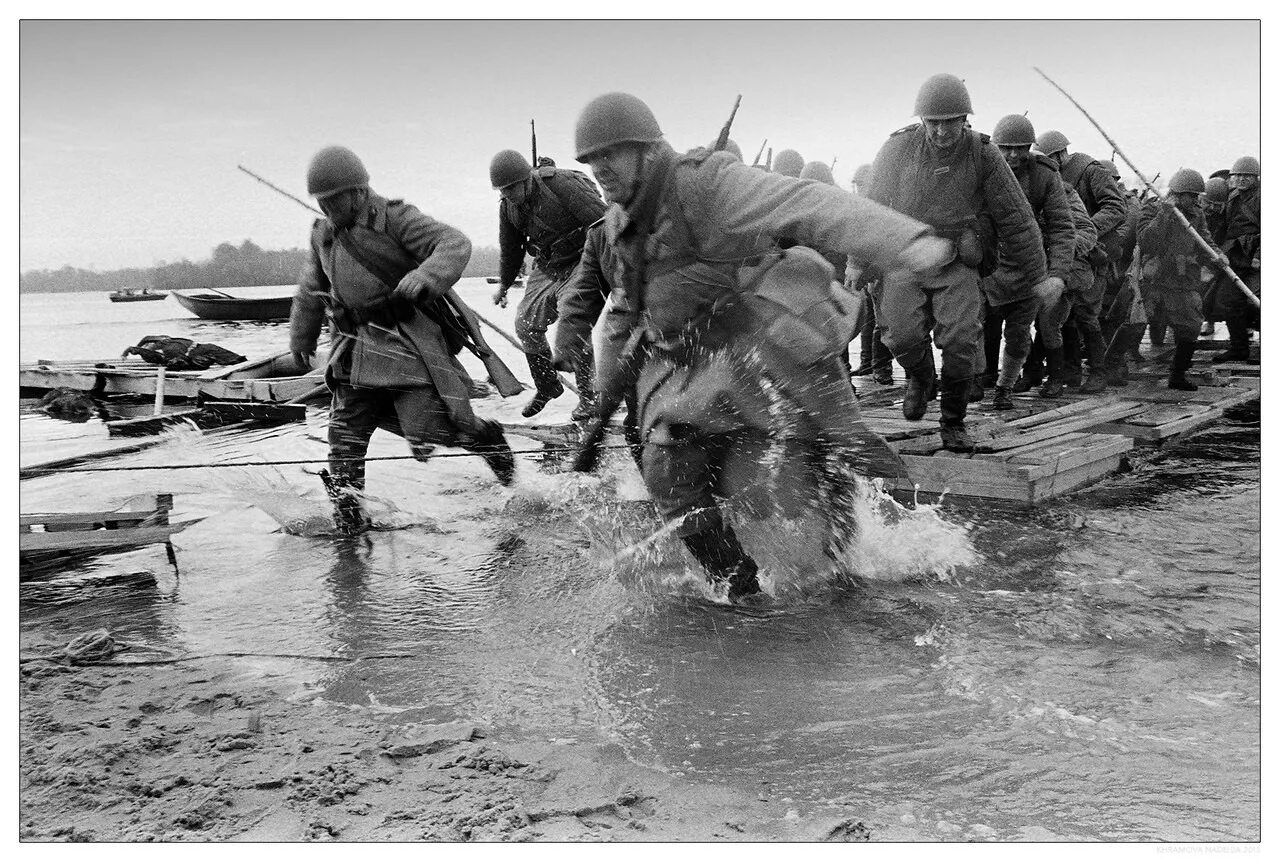 Битва за днепр сражения. Битва за днепр 1943. битва за днепр сентябрь-ноябрь 1943 года. битва за киев 1943 форсирование днепра. форсирование реки великая отечественная.