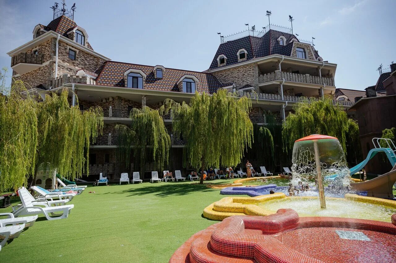 Гостиница замок головинка. Головинка отель замок. Гостевой дом замок у моря головинка. Гостиница замок головинка. Отель в головинке сочи замок.