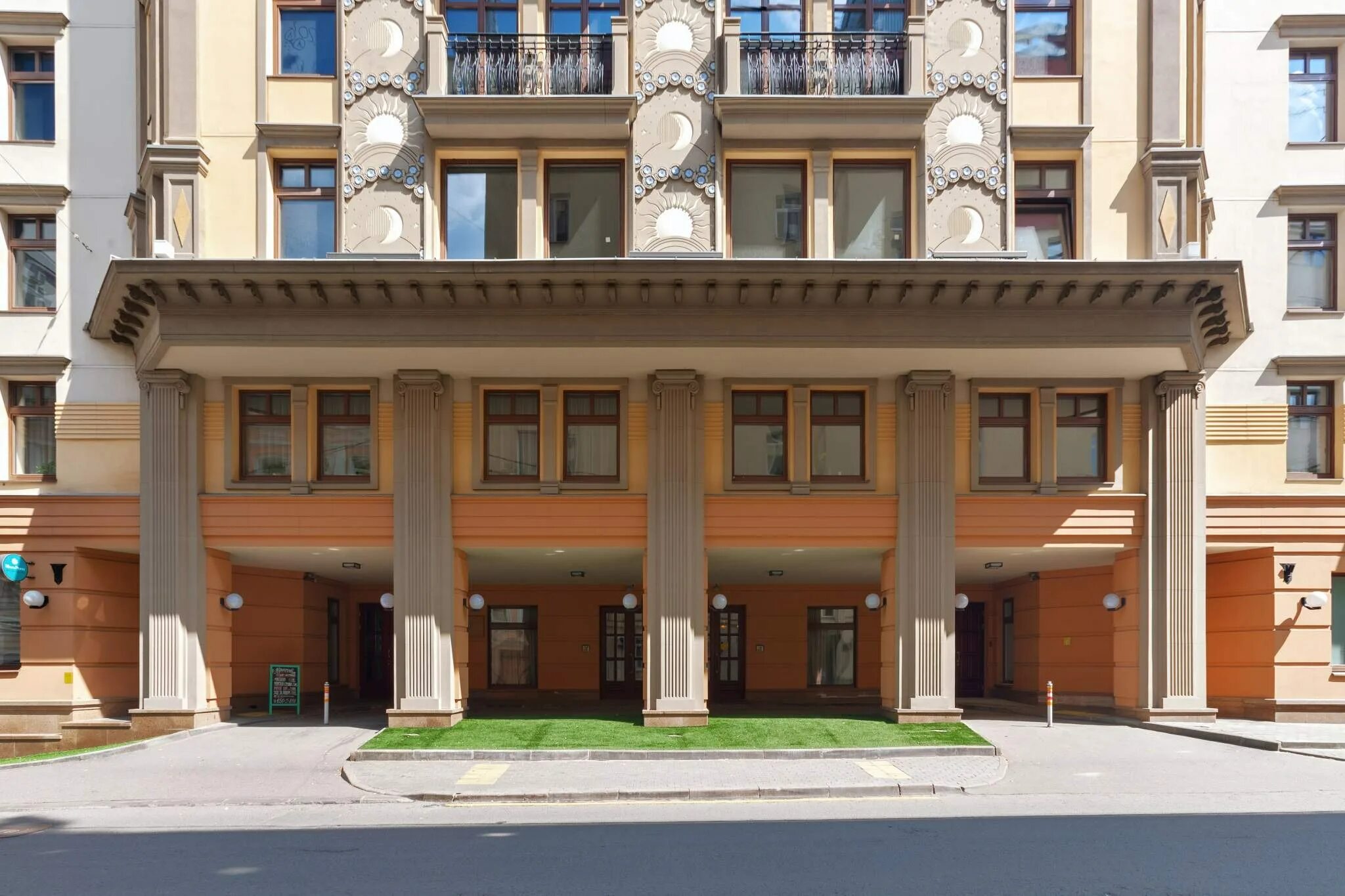 Москва, большой каретный пер. 24 стр 2. Малый каретный переулок 11 стр 2. Малый каретный пер. Большой каретный переулок 24 стр 2.