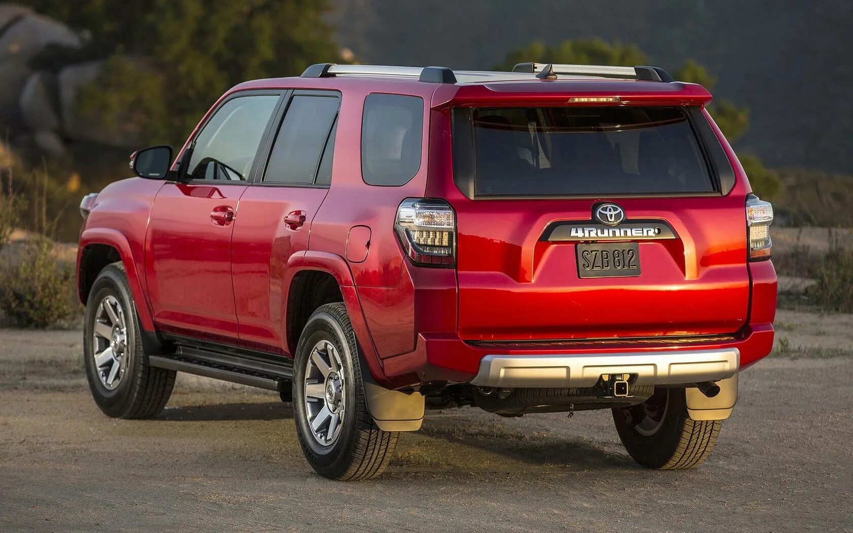 Тойота мицубиси. Тойота 4 раннер. Toyota 4runner 2014. Внедорожники Тойота 4runner. Тойота рунер 4.