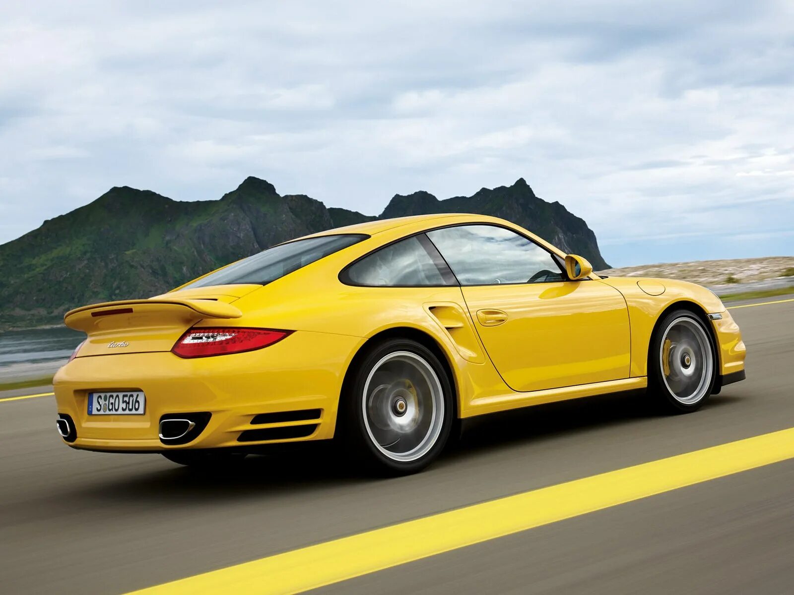 Сколько машина порше. Порше 911. Porsche 911 Coupe. Порше 911 турбо с купе. Porsche 911 997.