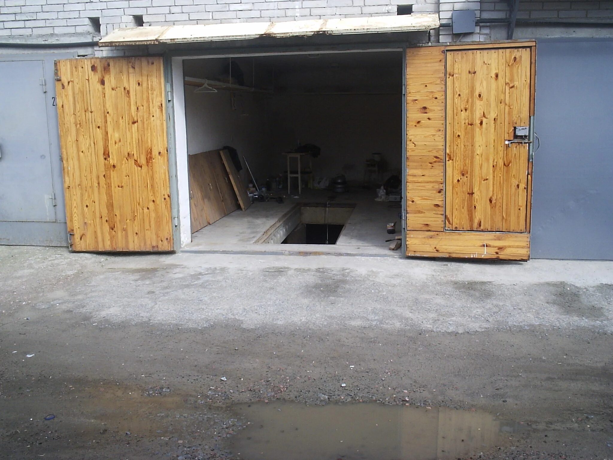 Гараж заплатить. Гаражный кооператив лада усть-илимск. Центральный гараж в киеве. Железный гараж енисейск. Гараж.