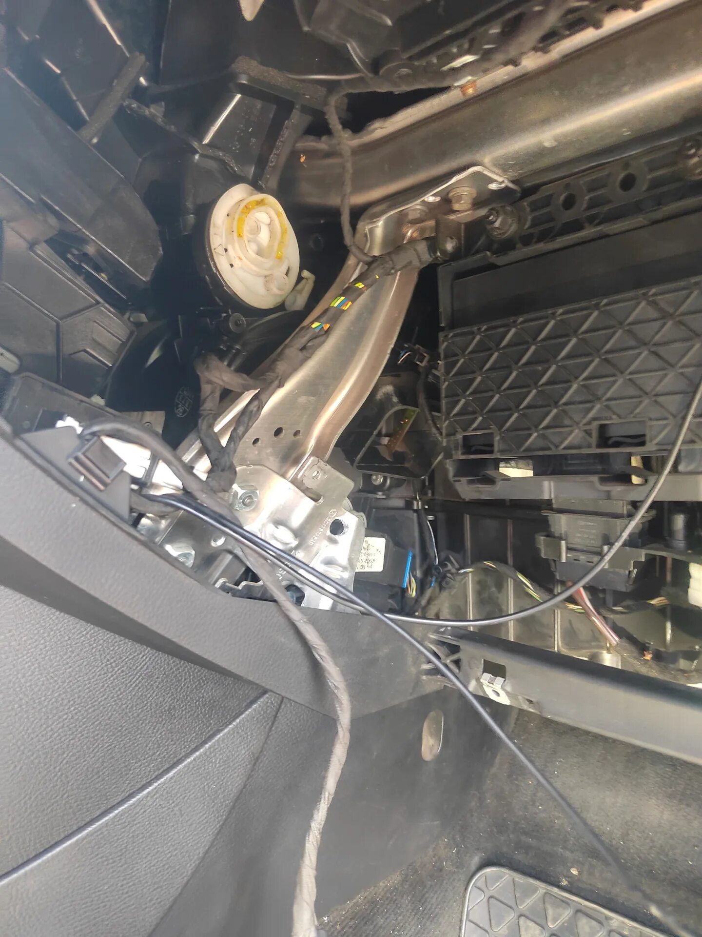 Ремонт моторчика печки - Volkswagen Passat B6, 2 л, 2007 года своими руками DRIV