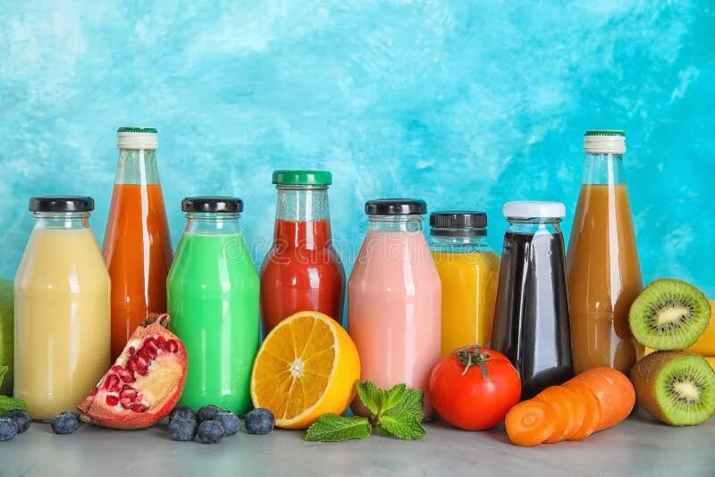 Соковую продукцию из фруктов и овощей. Соковая продукция из овощей. соковая продукция из фруктов и овощей идентификация. технический регламент на соковую продукцию из фруктов и овощей. juice bottles on the table.