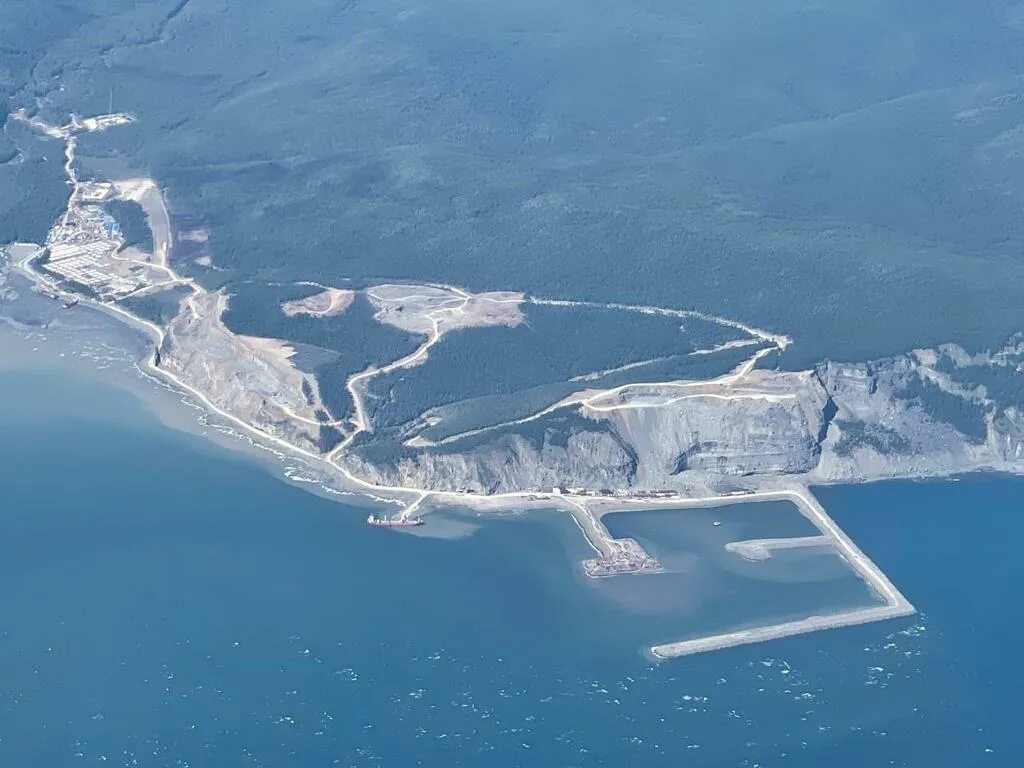Строительство причалов морского терминала "Порт Эльга" в Хабаровском крае идет с