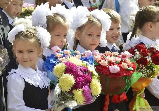 1 сентября как проходит в школе. Школа 76 пенза. фото первоклассника на 1 сентября за партой в школе. фото 1 сентября в архитектурно-строительном колледже пенза.