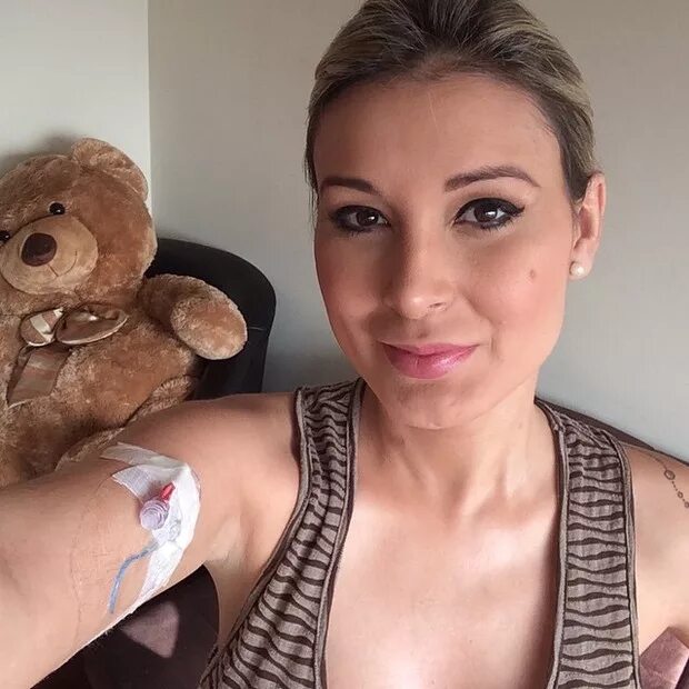 Андресса урах в больнице. Мадина урак. Андреса урах видео. Andressa urach в платье. Andressa urach в платье.
