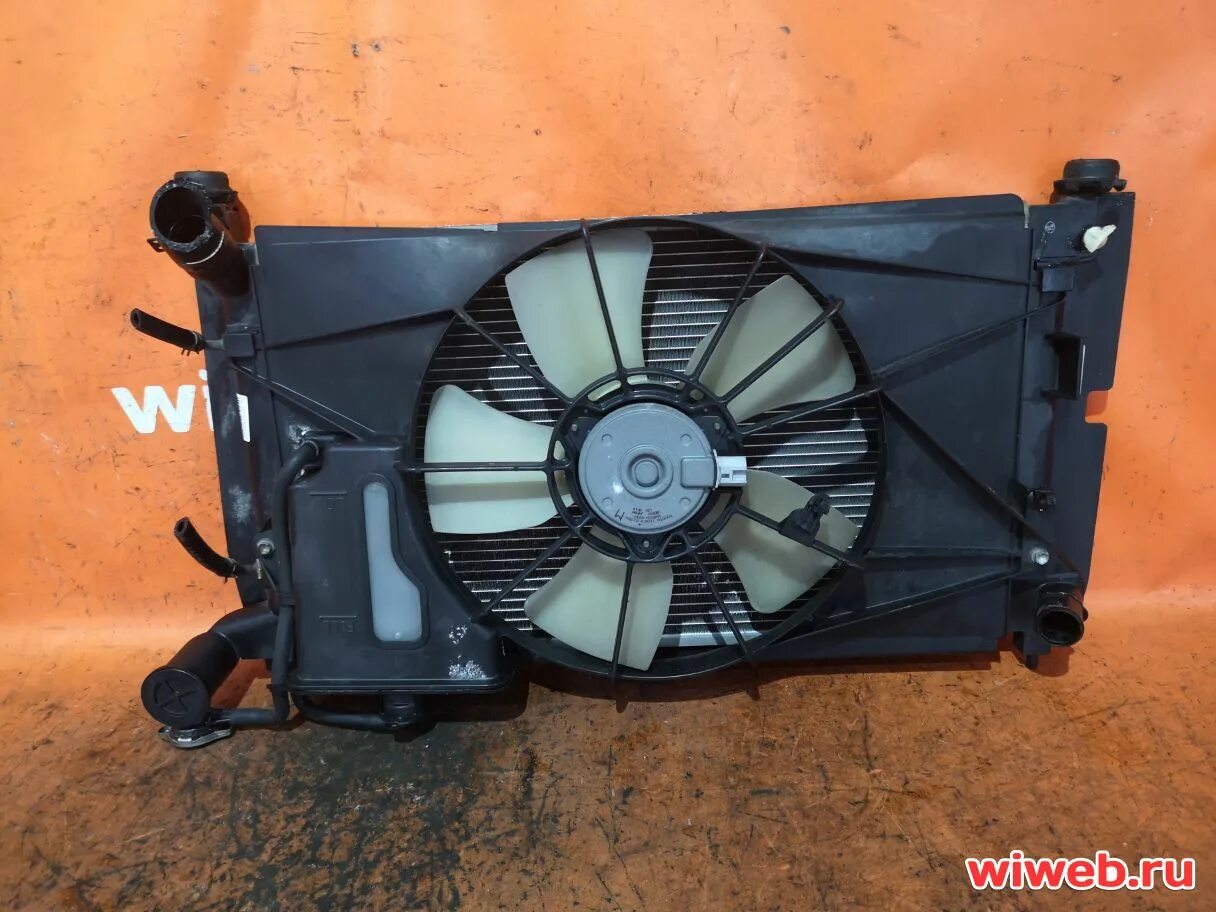 Радиатор охлаждения toyota brevis 2000. 34611023 sakura. Радиатор toyota corolla spacio. Радиатор toyota corolla spacio ae111. Радиатор на филдер 121 кузов 1 нз.