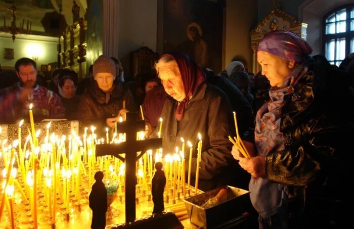 Поминки 3 дня. Радоница панихида. Поминание в церкви. Поминки в церкви. Поминовение в храме.