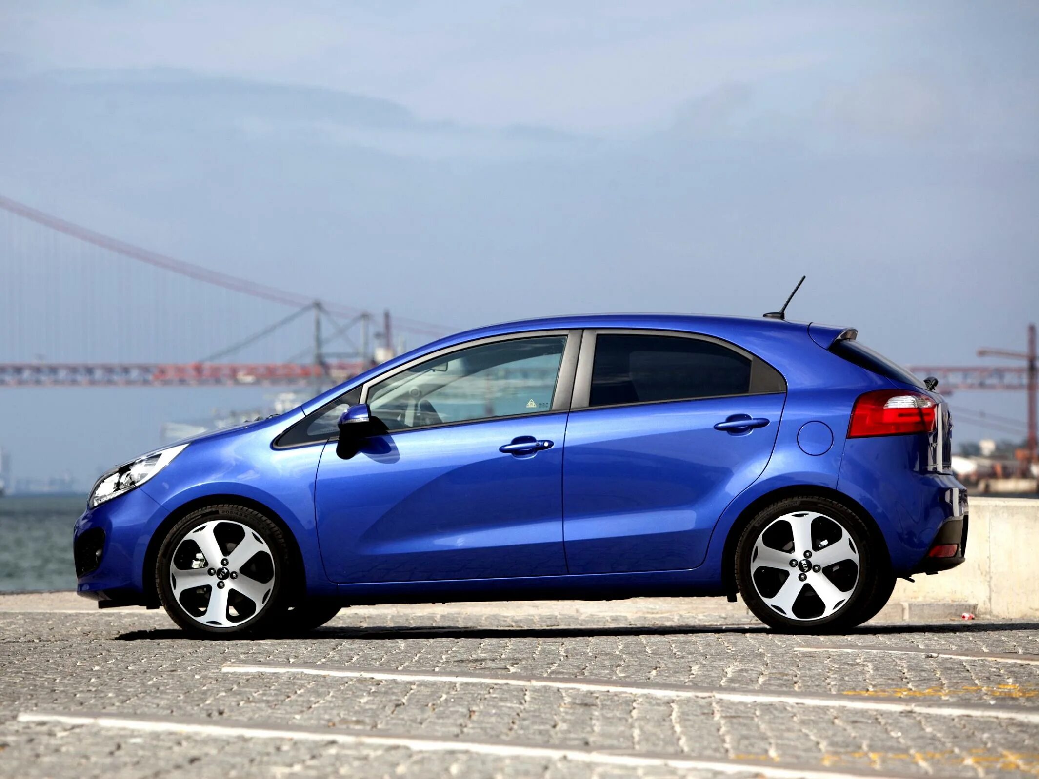 Kia Rio Hatchback 2011. Kia Rio 2013 хэтчбек. Киа Рио хэтчбек 2013. Kia Rio 2012.