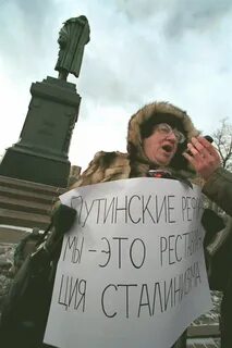 Умная в белом пальто стою красивая