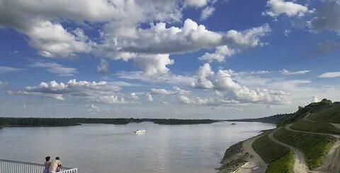 Город расположенный на берегу реки оби