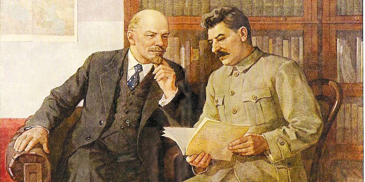 Stalin vs solzenyitsin gulags and truth. Сталин генеральный секретарь 1922. Ленин и Сталин фото. Портреты вождей революции. Первая встреча Сталина и Ленина.