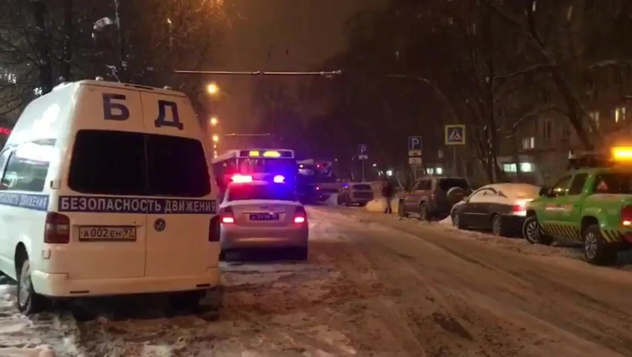 Автобус сбил пешехода Москва. На востоке Москвы сбили пешехода. Автобус задавил пешехода на Юго востоке Москвы в Марьино. На Юго-востоке Москвы водитель сбил ребенка.