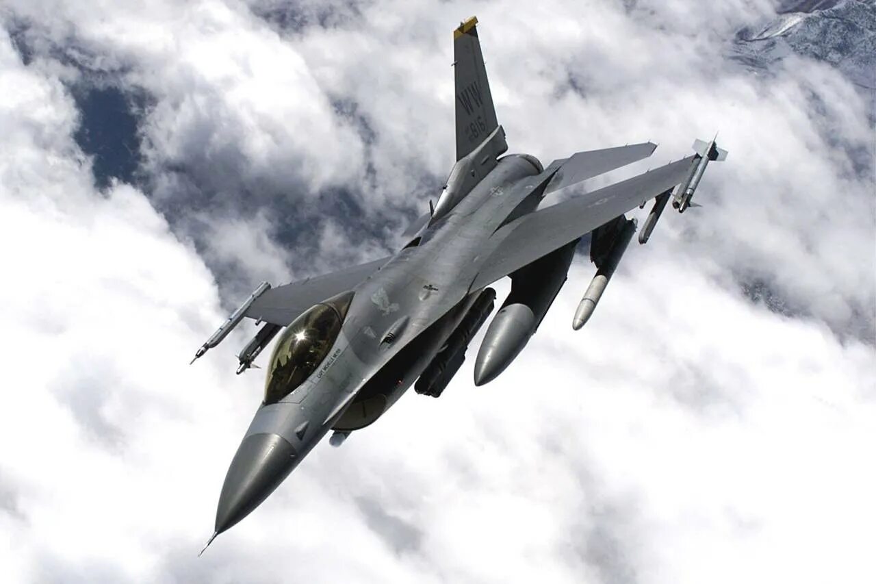 Истребитель 2014. F 16 Falcon. F-16 Fighting Falcon. F16 Jet. General Dynamics f-16.