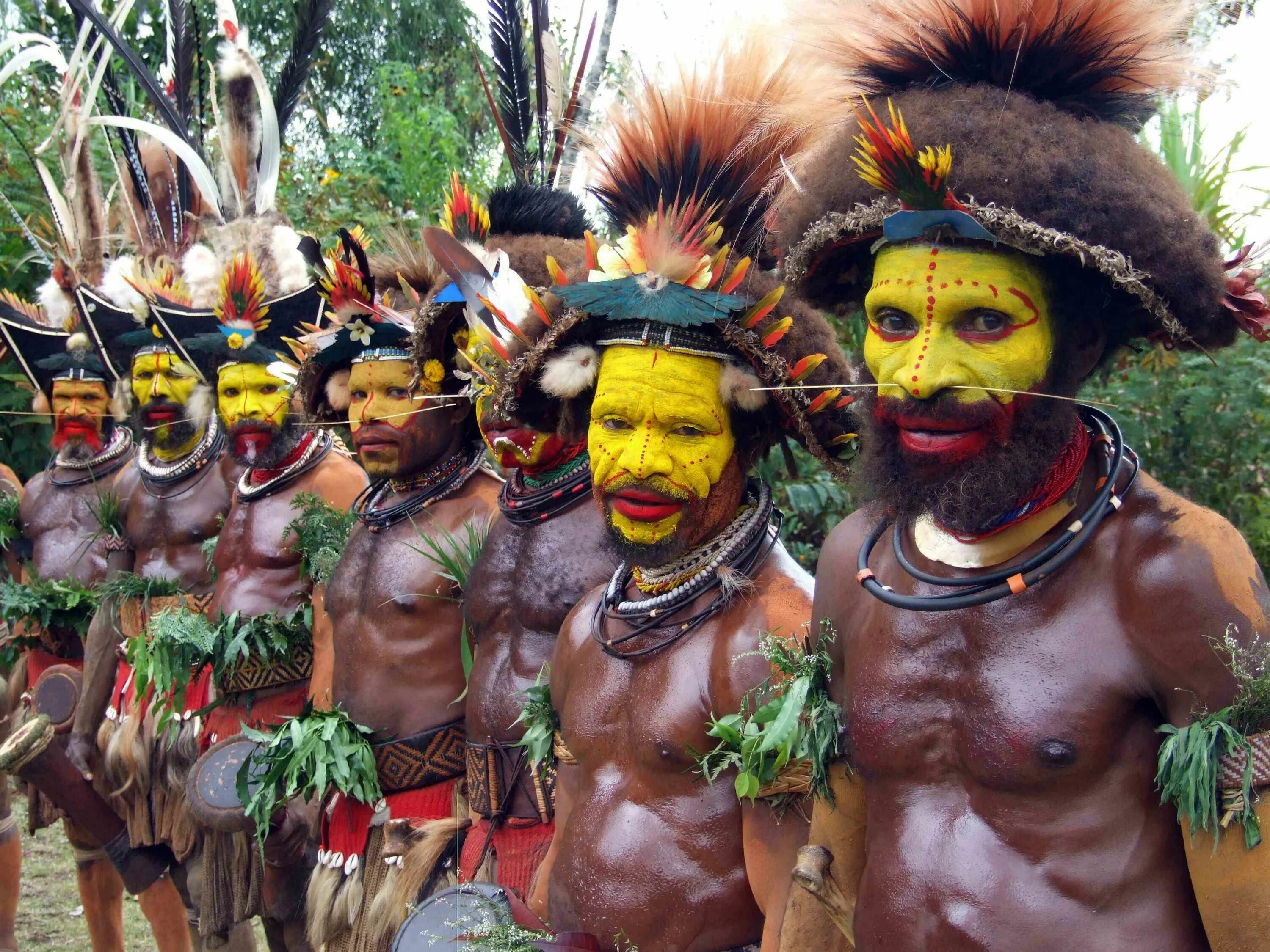 Папуа новая Гвинея каннибалы. Племена Папуа новая Гвинея каннибалы. Племена каннибалов новой Гвинеи. Каннибалы Папуа новой Гвинеи женщины.
