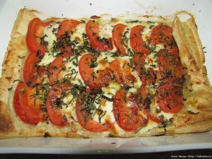Пирог с моцареллой и помидорами