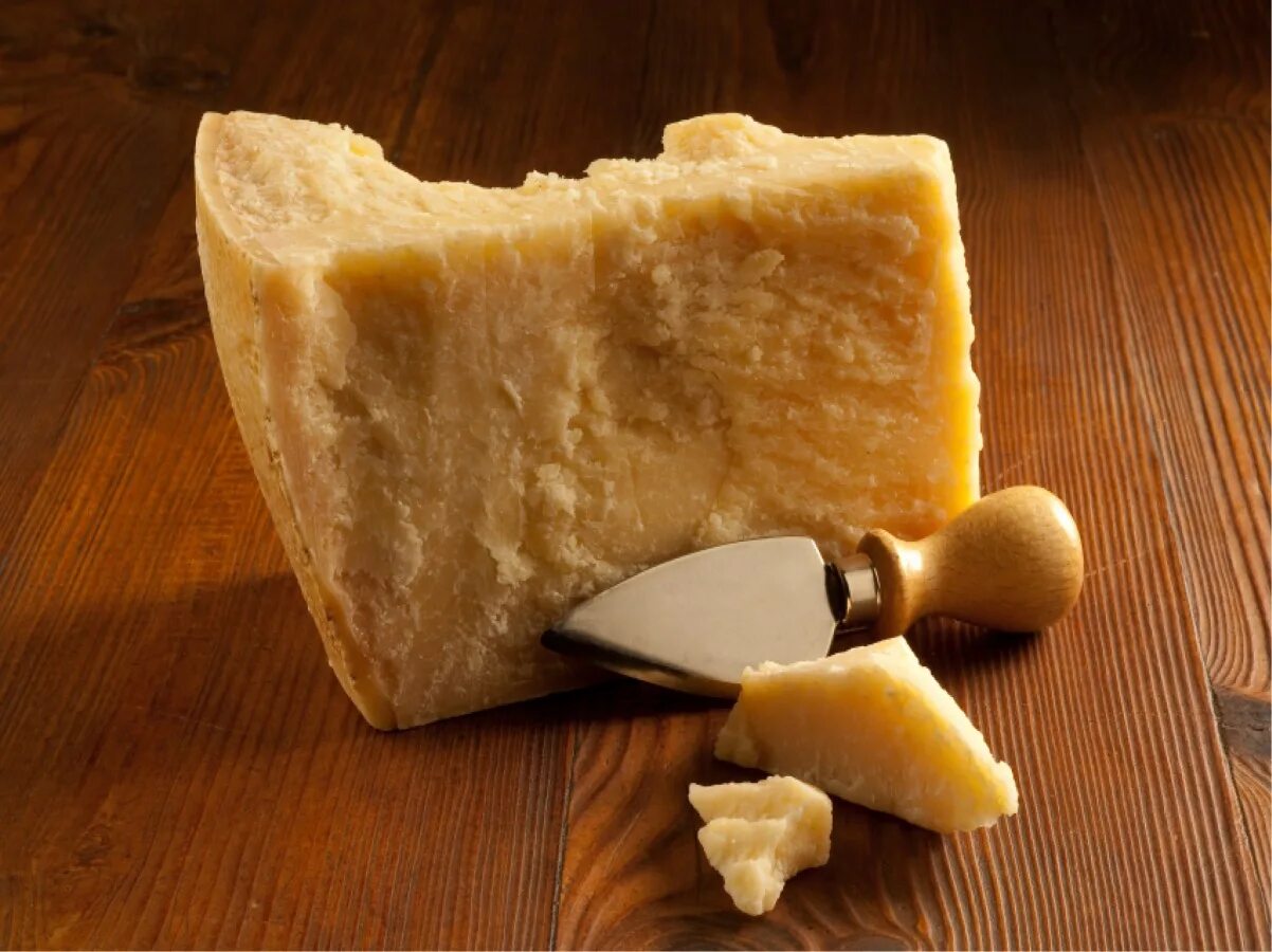 Сыр пармезан. Пармиджано Реджано. Сыр Пармиджано Реджано. Сыр пармезан сыр пармезан.