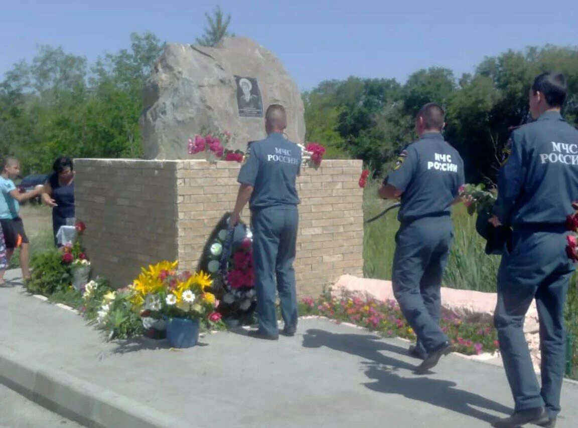 станица барсуковская ставропольский край кочубеевский район. памятники великой отечественной войны в станице барсуковской. ставропольский край барсуковская екатериновка. школа барсуковская кочубеевский район. школа барсуковская кочубеевский район.