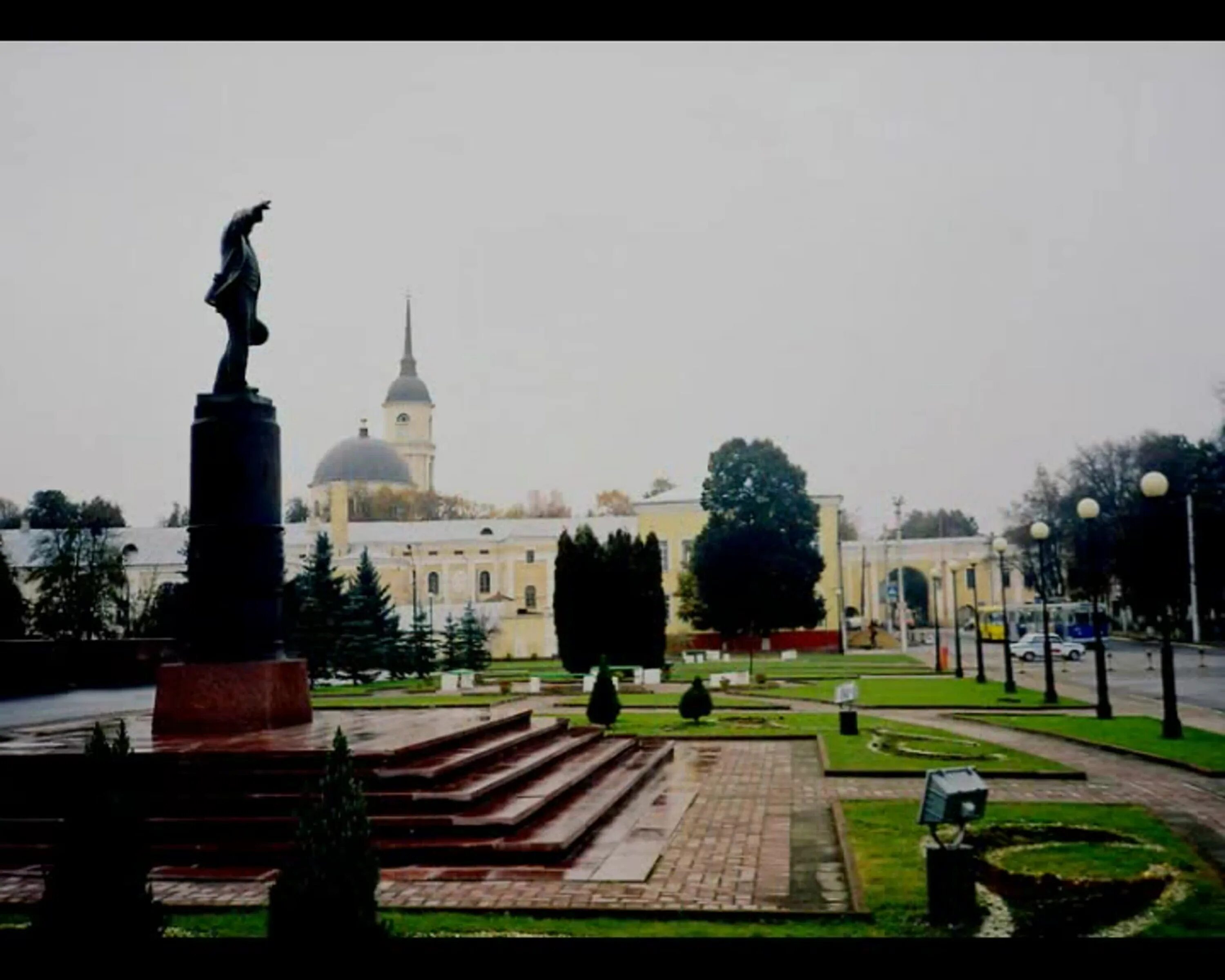 Площадь старый торг 4. Виды калуги. площадь старый торг калуга. памятники калуги. памятник на пл старый торг калуга.