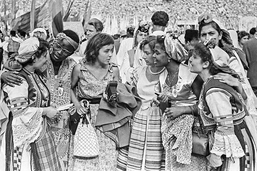 Фестиваль молодежи в СССР 1957. Фестиваль молодежи 1957 года в Москве. Фестиваль дружбы народов в СССР 1957. Фестивать молодёжи и студентов 1957. Дама народу