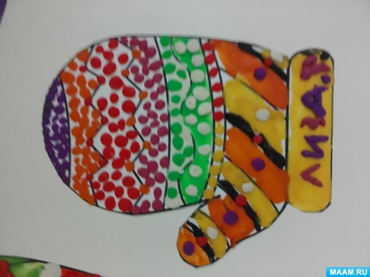Аппликация варежка в средней группе. Украшение варежки пластилином средняя группа. Лепка варежки. Украшение рукавички аппликация. Рисование укрась рукавичку.