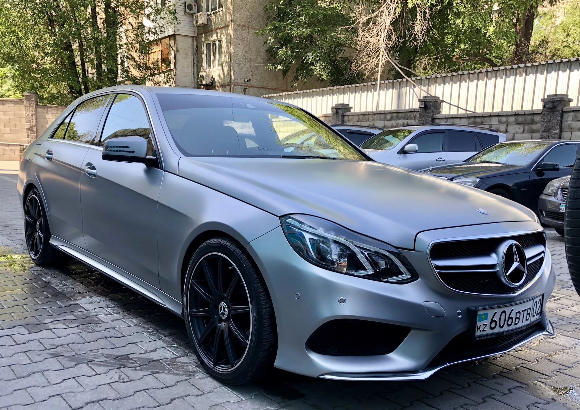 Купить мерседес 63 amg. Мерседес е63 АМГ. Мерседес АМГ Е 63 S. Мерседес АМГ е63 АМГ. Мерседес Бенц е 63 AMG.