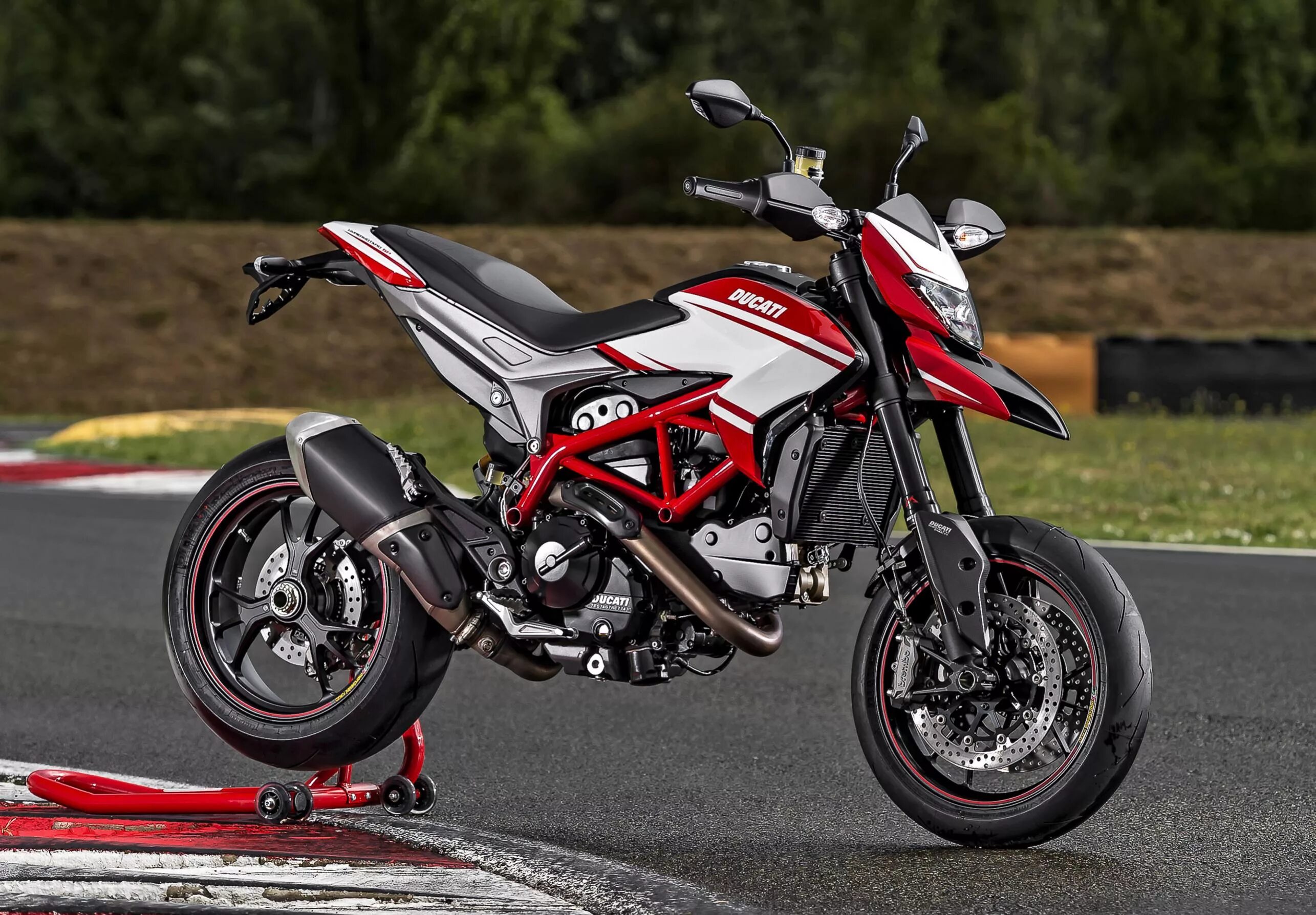 Мотоцикл ducati hypermotard. Ducati hypermotard 2022. Ducati hypermotard. Ducati hypermotard 950. Ducati hypermotard 2020.