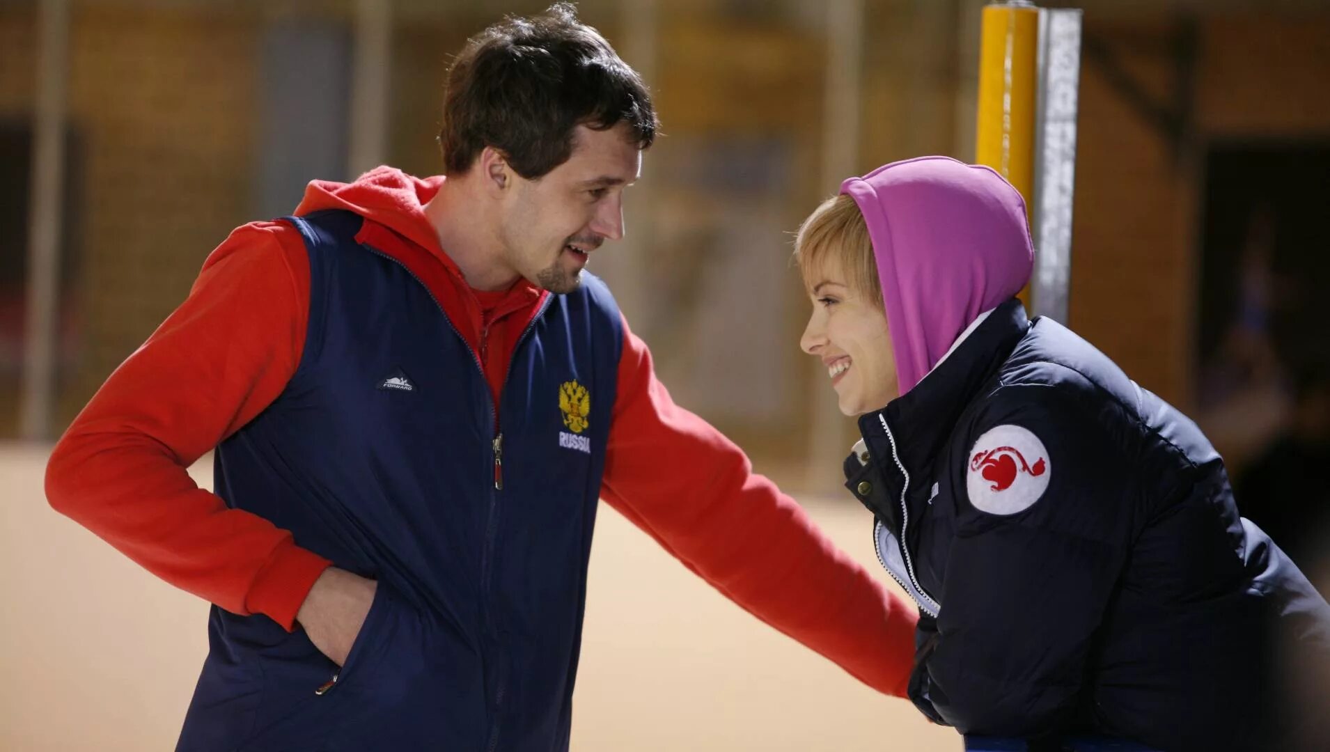 Жаркий лед сериал. Гусева тихонов жаркий лед. Екатерина гусева в сериале жаркий лед. Жаркий лед сериал гусева. Роман костомаров и екатерина гусева жаркий лед.