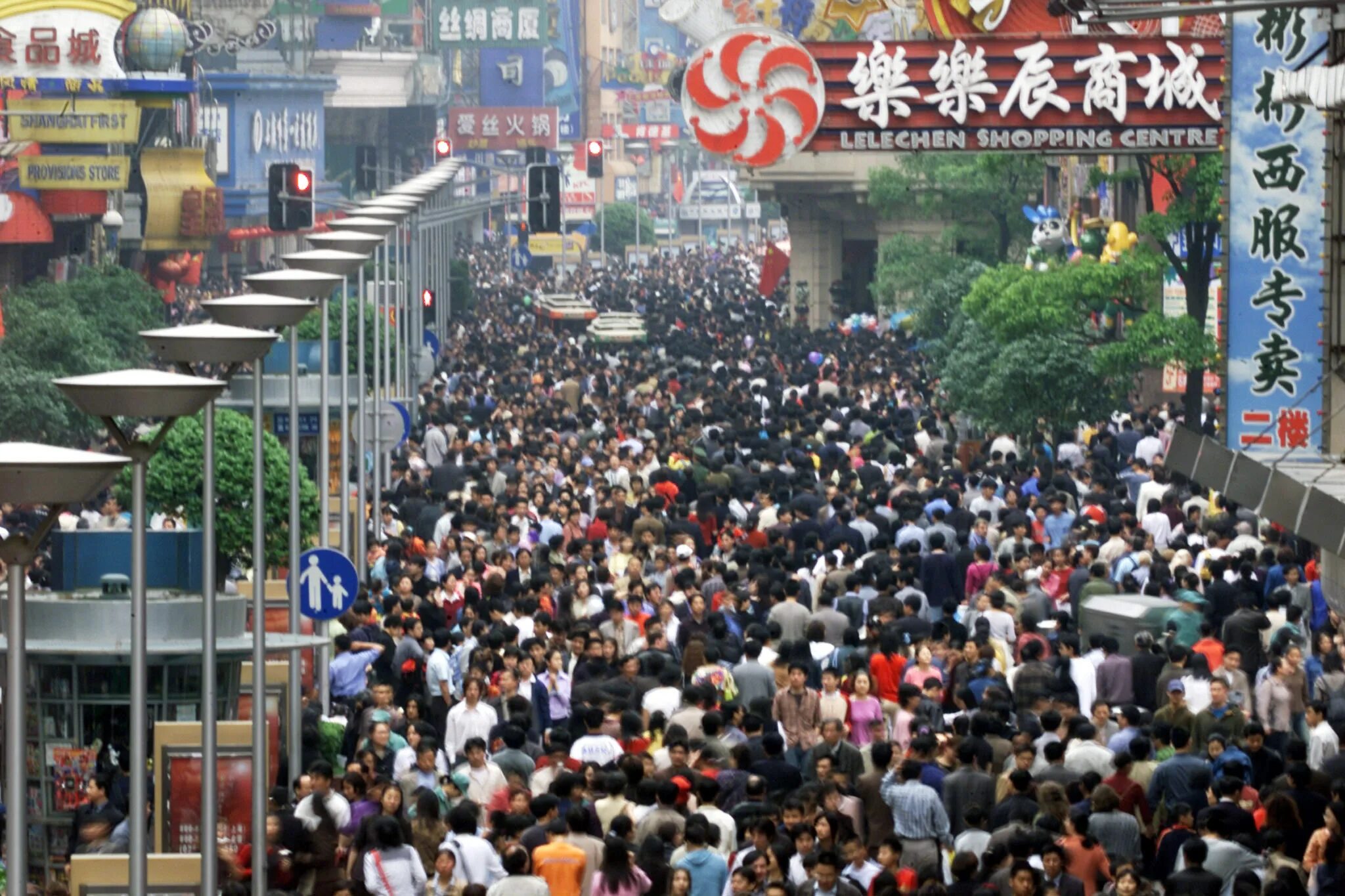 Самое многочисленное население город. Китай многонаселенное государство. Южная Корея густонаселенная. Самый многонаселенный город Китая. Шанхай перенаселение.