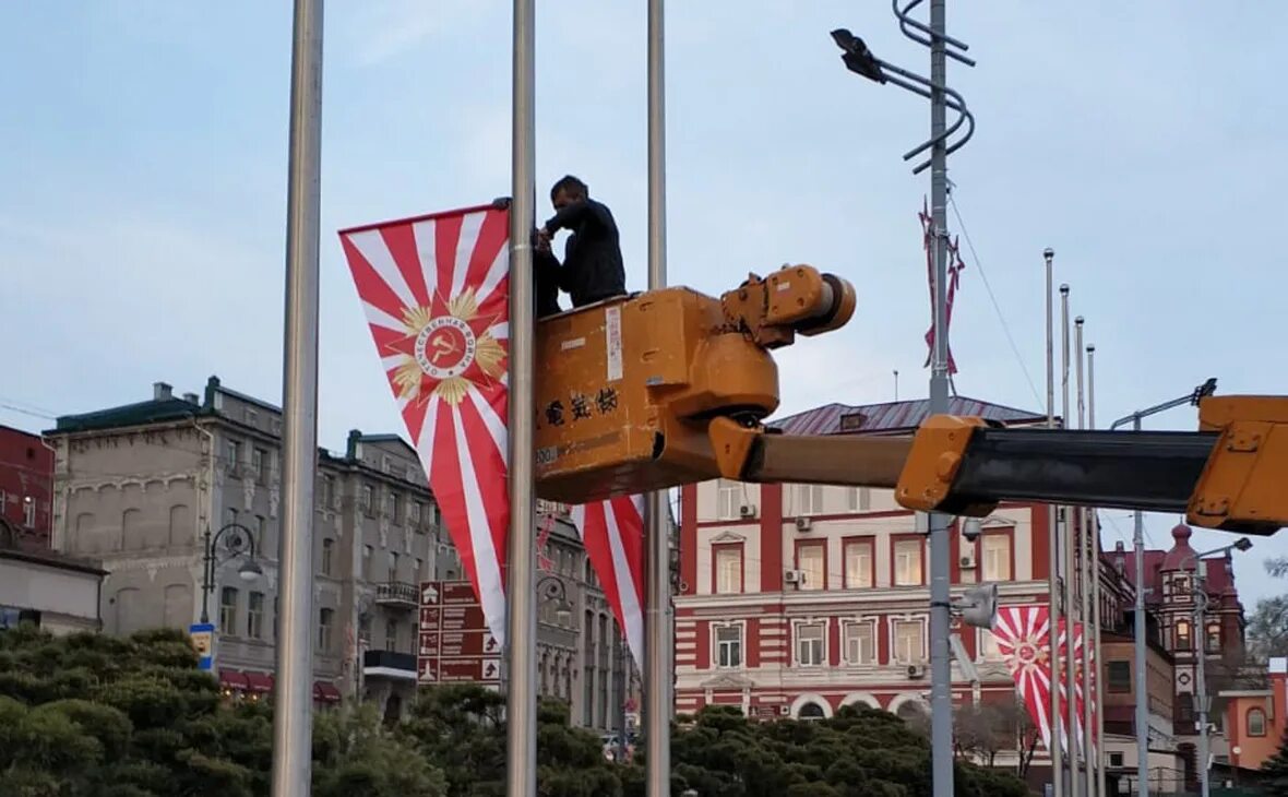 Флаг ВМС Японии. Флаг Владивостока. Военное Знамя Японии. Владивосток украсили площадь к 9 мая. Теракт во владивостоке 2024