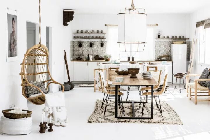 Бохо в интерьере кухни This Hand-Painted, Patterned Farmhouse Is Drenched in Color Boho chic kitchen, L