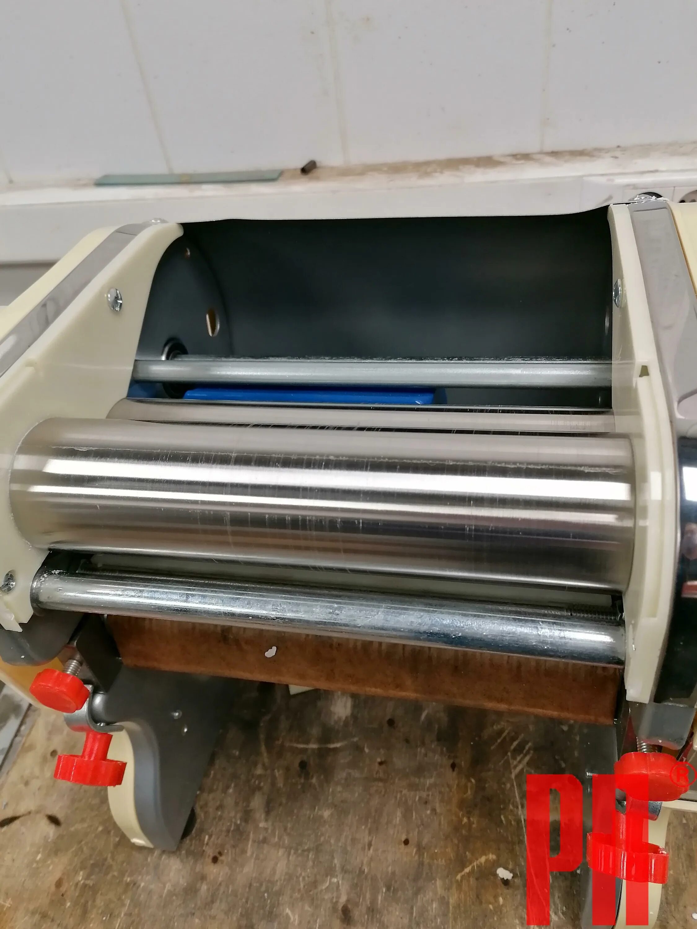 Тестораскатка лапшерезка dhh. Машина для раскатки теста мрт-60. фольга aluminium foil 6929666644752. мтр 07-20 тестораскатка. фольга aluminium foil.