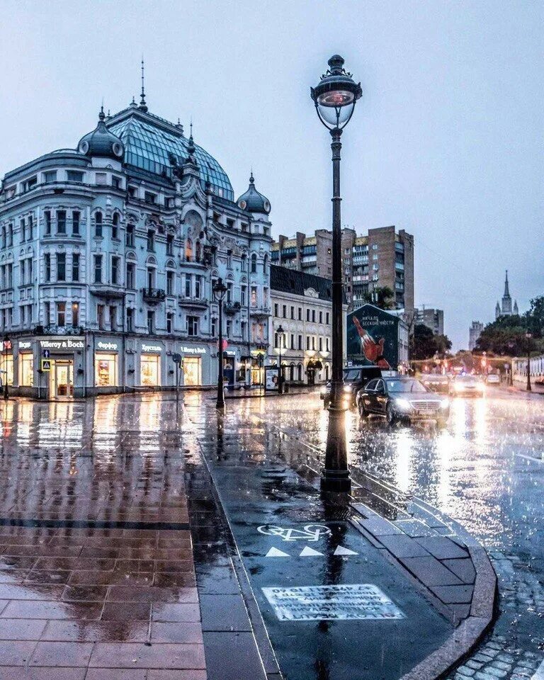 Rain area. Дождливая Москва. Дождь в Москве. Дождливая площадь. Дождливые улицы Москвы.