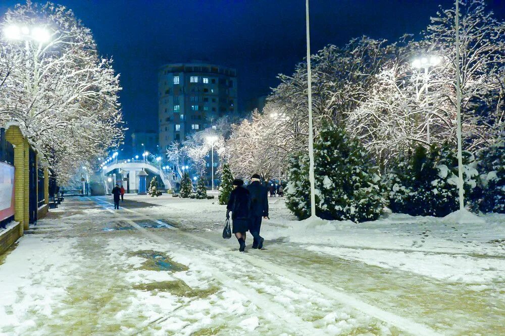 Погода в самом краснодаре. Краснодар в январе. Ночной зимний Краснодар. Краснодар зимой 2021. Зима в Краснодаре.