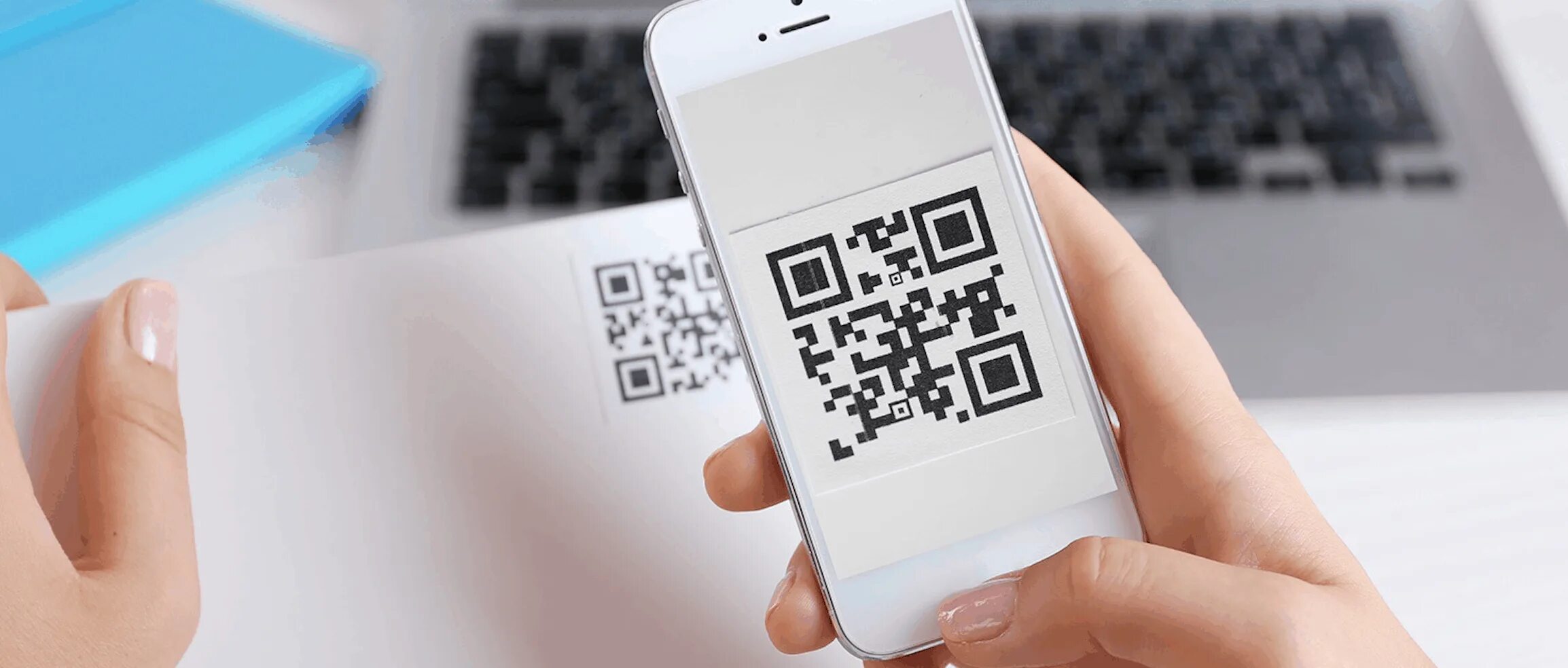 Отсканировать штрих. Смартфон QR. Смартфон QR код. Сканирование QR. Отсканируй QR код.