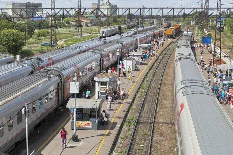 Фирменный поезд россошь. Жд станция россошь. Поезда по станции россошь. Железнодорожная станция россошь. Эп1м россошь.