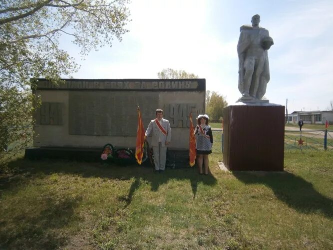 Погода в зятьково. Панкрушихинский район Алтайский край памятник. Село Зятьково Панкрушихинского района Алтайский край школа. Велижанка Панкрушихинский район Алтайский край. Село Романово Алтайский край Панкрушихинский район.