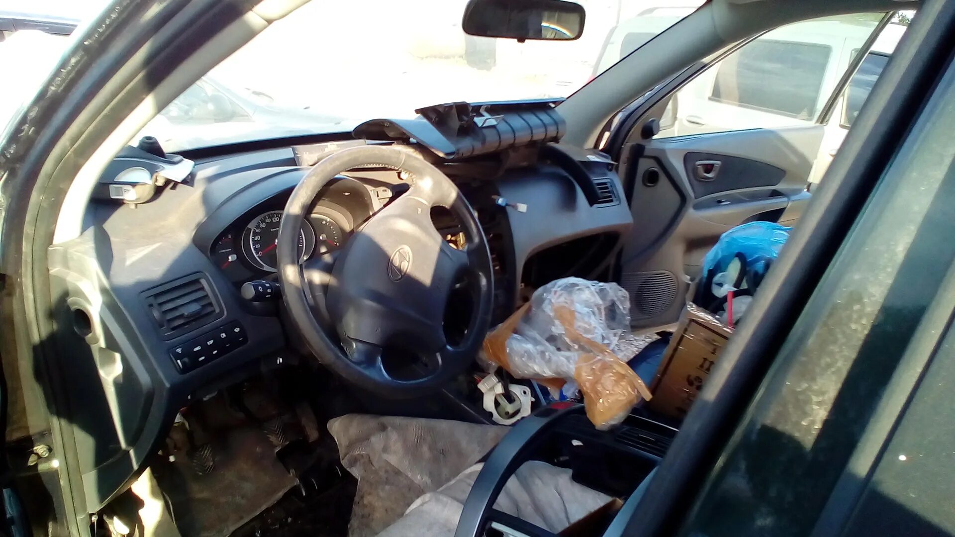 Hyundai tucson 1 багажник. Разбор туссан. Защита двигателя hyundai tucson 2015. Туксон 2008 серебристый. Шумоизоляция хендай туксон.