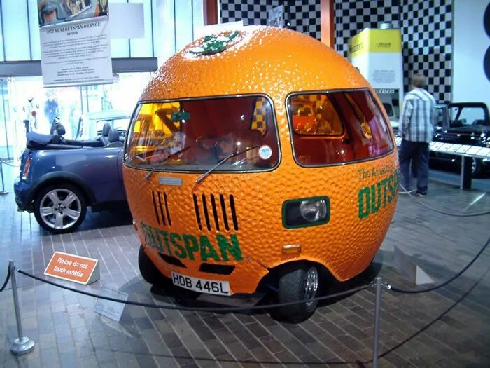 Авто круглое. Фольксваген пеа. Необычные автомобили. Круглая машина. Сферические зеркала для авто.