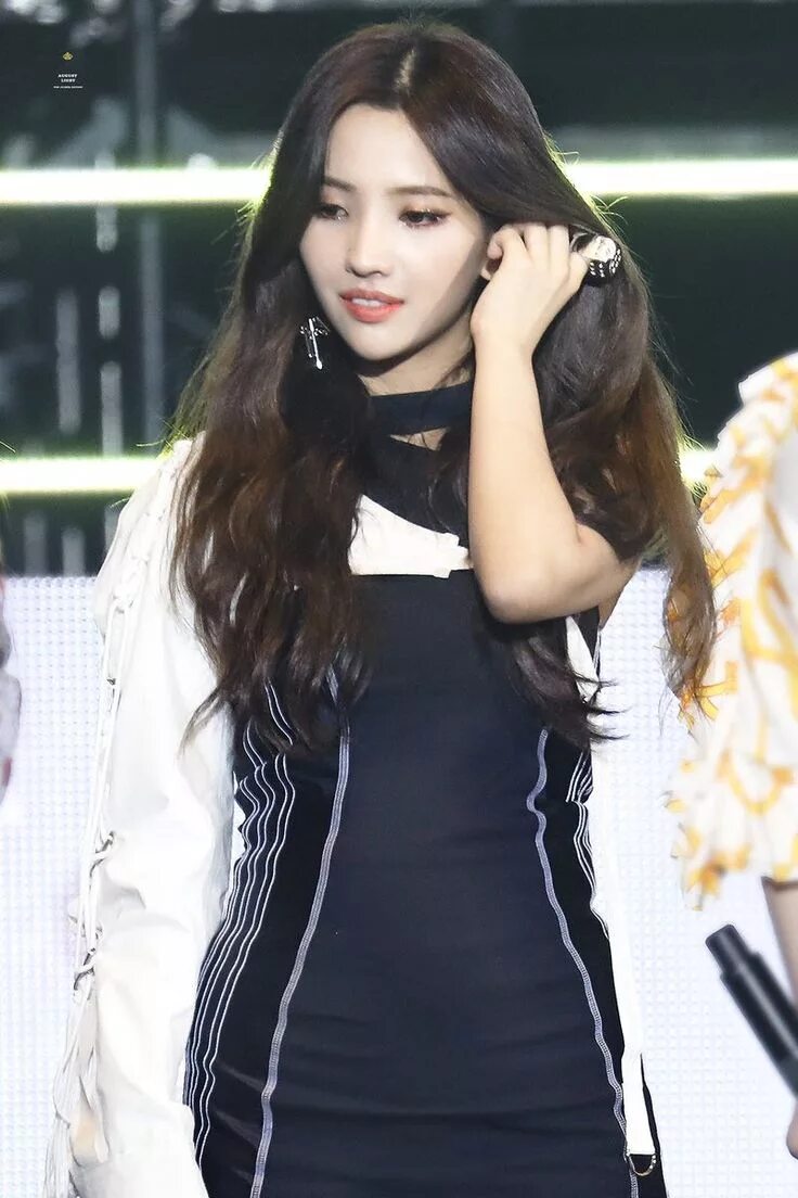 Фото соен. Jeon Soyeon. Соён кпоп. Чон Соен 2020. Соен кпоп.