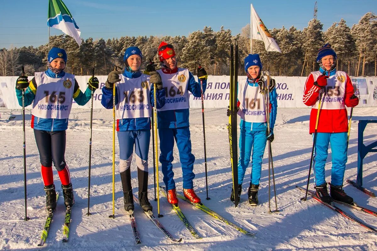 Спортивная лыжная база. Красное Знамя Новосибирск лыжная база. Стадион красное Знамя Новосибирск. Лыжные гонки. Лыжные соревнования.