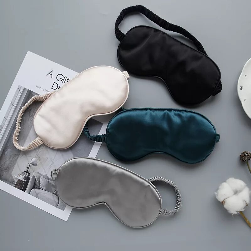 Маска для сна диор. Маска для сна мокап. Шелковая повязка для сна. Маска для сна эстетика. Шелковая маска для сна.