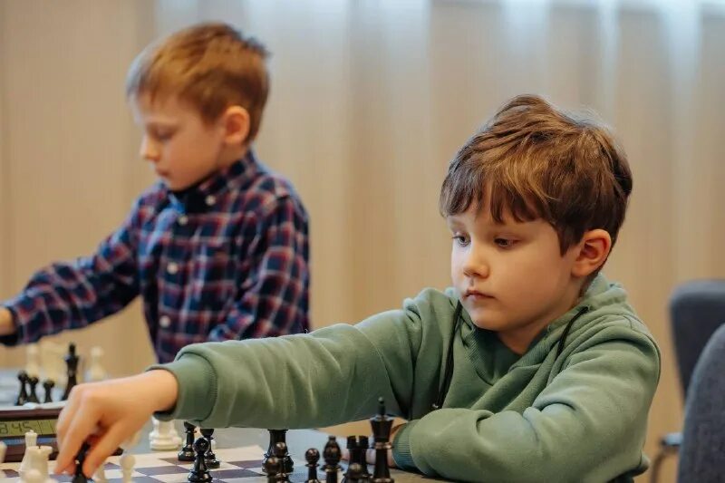 Школа кирякова красноярск шахмат. Школа шахмат спб. Шахматы начало. Ребенок и любовь к шахматам. T chess.