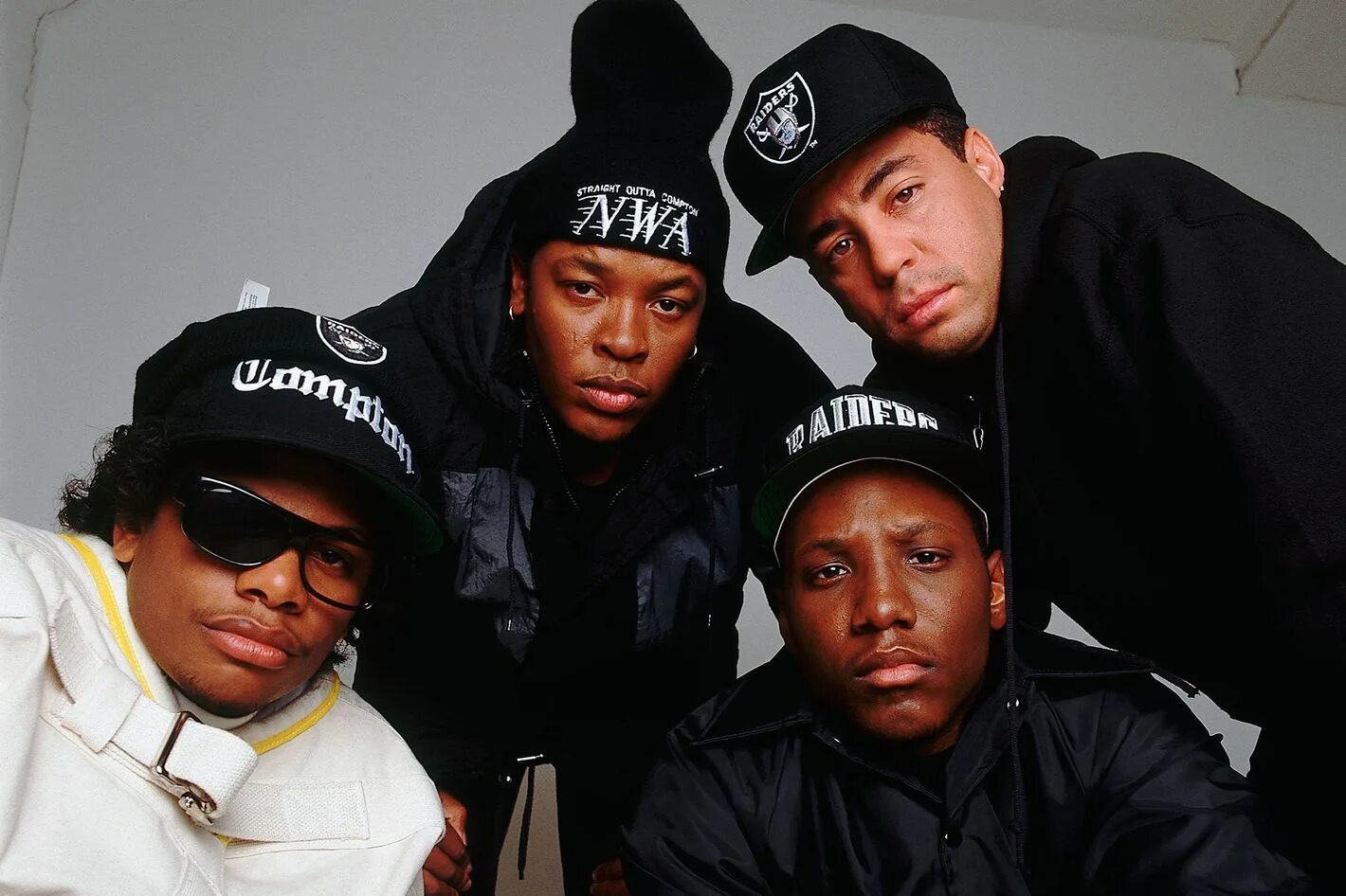 Группа NWA участники. Рэп группа NWA. NWA группа фото. Dr Dre NWA. Н бью б