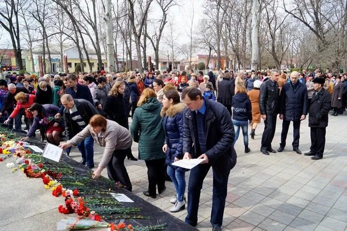 Траур челябинск. День траура в Омске. Траур по погибшим в Кемерово. 28 День траура Кемерово.