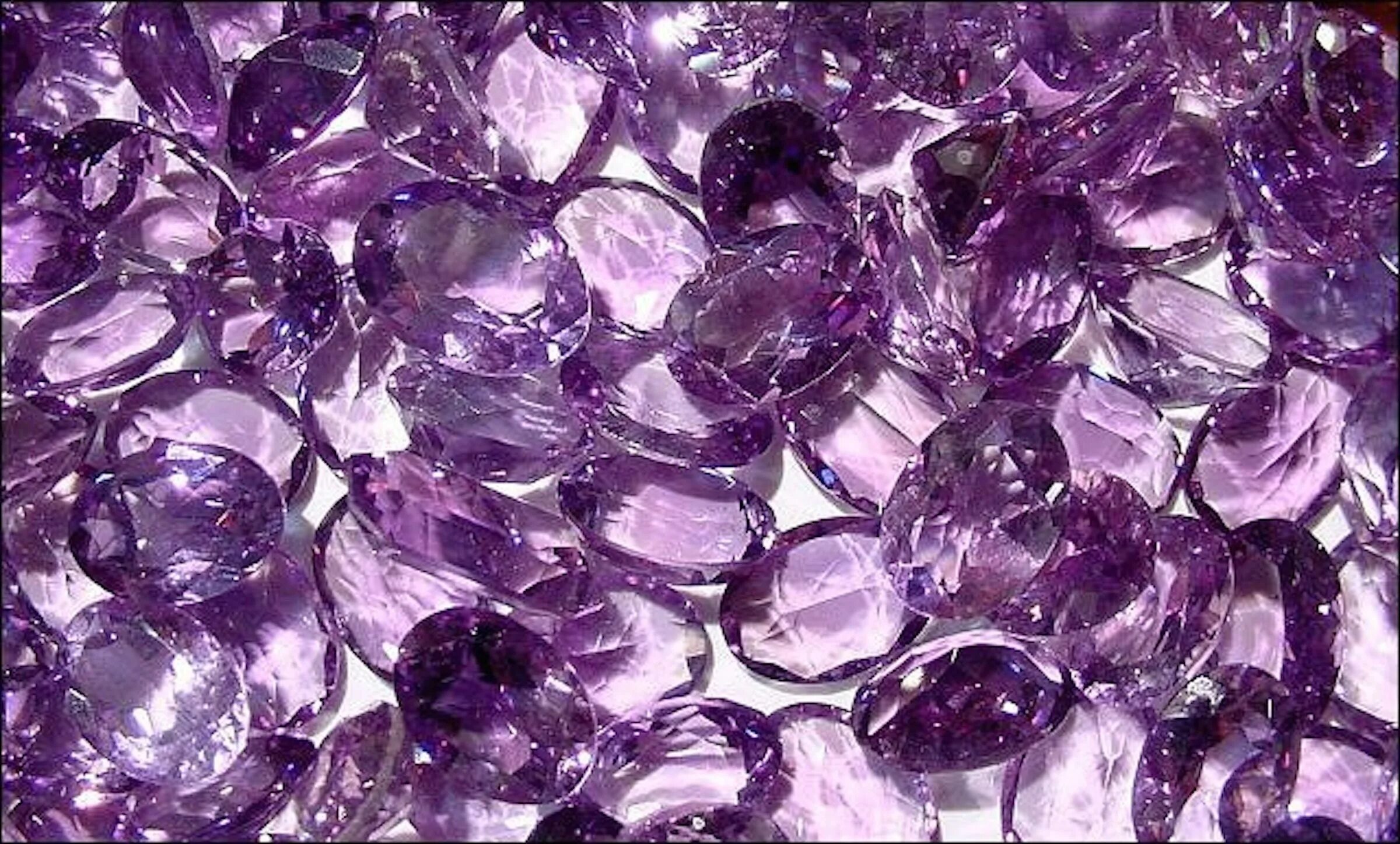 Purple gem. Драгоценные камни Ametist. Кварц аметист Кристальный САМОЦВЕТ. Драгоценные камни Ametist HD. Аметист Кристалл натуральный Эстетика.